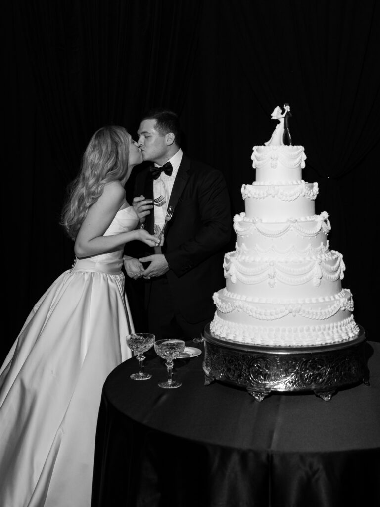 Couple cutting their wedding cake at Houstonian Club wedding